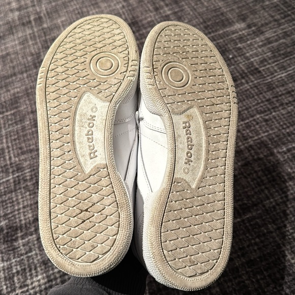 Classic Reebok sneaker 7.5 worn twice - Picture 5 of 5